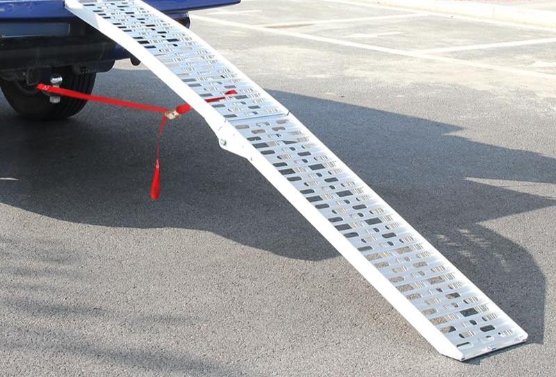 7.5'L Loading Ramp with 750 LBS Capacity, Foldable Aluminum Ramp for ATV/Motorcycles/Trucks (1 Piece, Silver) - OMOTOR